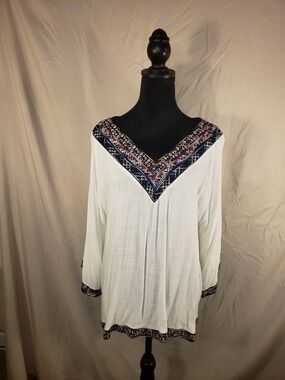 Monroe & Main White Tunic with Navy and Multicolor Embroidery-2X